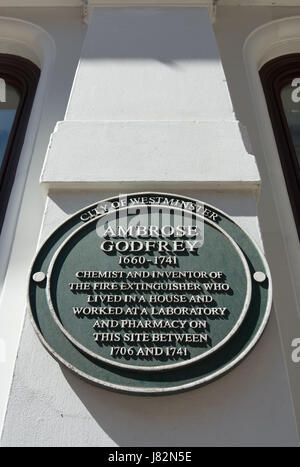 Stadt von Westminster grüne Plakette markiert ein Zuhause und Arbeitsplatz der Chemiker und Erfinder Ambrose Godfrey, Covent Garden, London, England Stockfoto