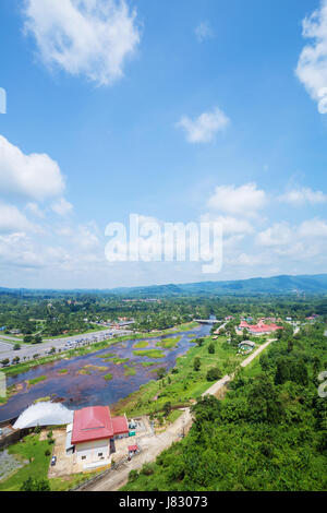 Landschaftsbild von Khun Dan Prakarn Chon Staudamm in der Provinz Nakhon Nayok, Thailand Stockfoto