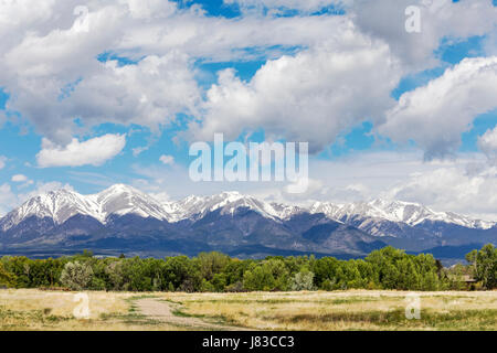 Blick auf Mt. Shavano 14.235-Fuß; Sawatch Range; Rocky Mountains; aus dem Arkansas River Valley; Salida; Colorado; USA Stockfoto