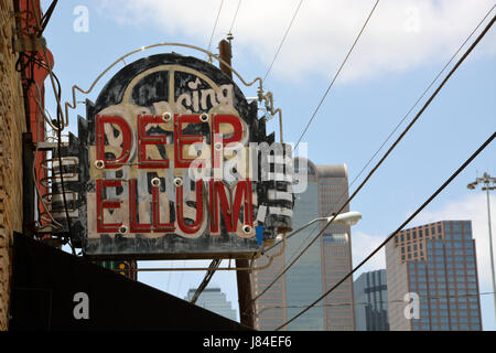 Deep Ellum Neon unterzeichnen in Kunst und Unterhaltung Bezirk von Dallas, Texas. Stockfoto