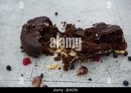 Nahaufnahme eines gefallenen Schokoladenkuchen Erdgeschoss im café Stockfoto