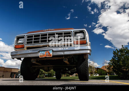 Park City, UT, 12. Mai 2017: Alte Dodge Truck geparkt ist in vielen, Blick nach oben. Stockfoto