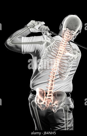 Digital zusammengesetztes Bild der Golfer mit Golfclub vor schwarzem Hintergrund Stockfoto