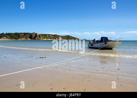 Motorboot am st. Brelade & # 039 s bay, Jersey, Großbritannien Stockfoto