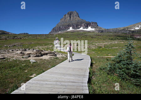 Wanderweg, Hidden Lake Trail, hinten Clements Berg, Glacier Nationalpark, Rocky Mountains, Montana, USA Stockfoto