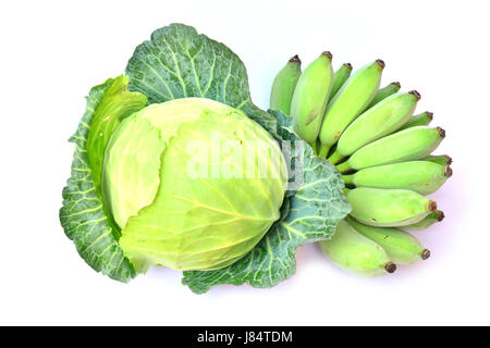 Frische grüne Banane und Kohl isoliert auf weißem Hintergrund Stockfoto