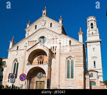 blaue Turm Reisen Detail Religion Kirche Gott Stadt Stadt Statue Fenster Bullauge Stockfoto