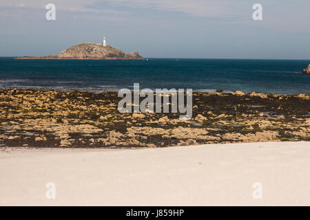 Warme sonnige Wetter auf der Insel St. Martin in die Isles of Scilly, die Großbritanniens heißesten Tag des Jahres im Jahr 2017. Stockfoto