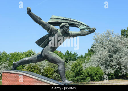 Memento Park, Budapest, Ungarn. Die Republik Räte Denkmal, basierend auf einem 1919 revolutionäre poster Stockfoto