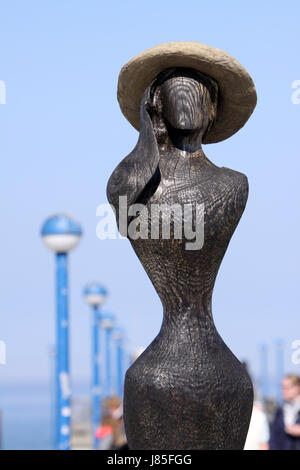 Kunst-Kunstwerk-Holz-Skulptur überbrücken Laternen Lampen Investor mecklenburg Stockfoto