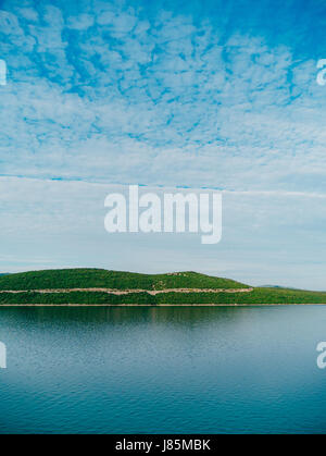 Neum Bosnien. Aussicht vom Hotel auf die andere Seite. Hotels in der Nähe der Adria. Stockfoto