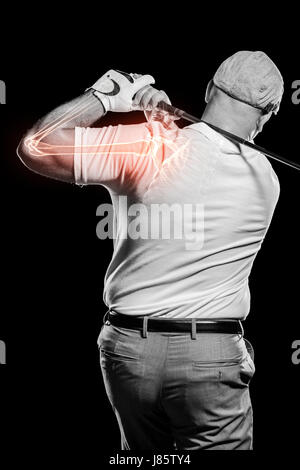 Digital generiert der männlichen Golfer üben auf schwarzem Hintergrund Stockfoto