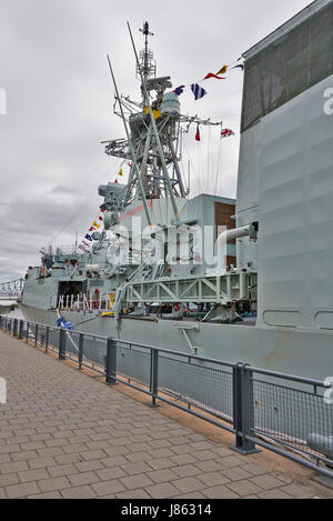 MONTREAL, QUEBEC, Kanada - 19. Mai 2017: HMCS Montreal in den alten Hafen von Montreal für öffnende Türen, er ist eine Fregatte der Halifax-Klasse, die in gedient hat Stockfoto