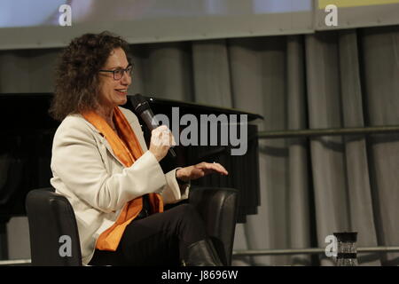 Berlin, Deutschland. 27. Mai 2017. Susan Neiman, der Direktor des Einstein Forums in Potsdam, spricht auf dem Kirchentag Frank-Walter Steinmeier, der Bundespräsident sprach über "verantwortliches Handeln in der Gegenwart" auf dem Kirchentag. Bildnachweis: Michael Debets/Alamy Live-Nachrichten Stockfoto