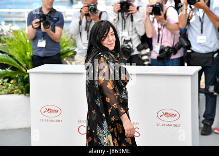 Cannes. 27. Mai 2017. Regisseur Lynne Ramsay des Films "Sie waren nie wirklich hier" posiert für einen Fototermin in Cannes, Frankreich am 27. Mai 2017. Hier der Film "Sie waren nie wirklich" britische Regisseurin Lynne Ramsay kämpfen um die Goldene Palme auf dem 70. Cannes Film Festival. Bildnachweis: Chen Yichen/Xinhua/Alamy Live-Nachrichten Stockfoto
