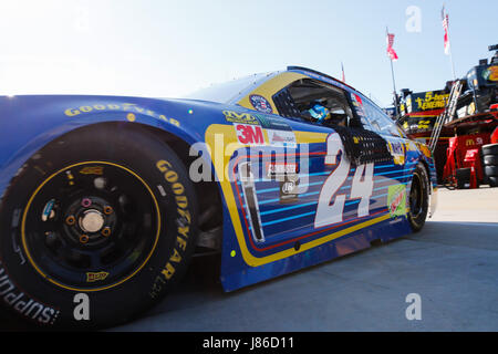 Charlotte, NC, USA. 27. Mai 2017. Monster Energy NASCAR Cup Series Treiber Chase Elliott (24) zieht in der Garage am zweiten Tag des Coca-Cola 600 auf dem Charlotte Motor Speedway in Charlotte, North Carolina. (Scott Kinser/Cal Sport Media) Bildnachweis: Csm/Alamy Live-Nachrichten Stockfoto