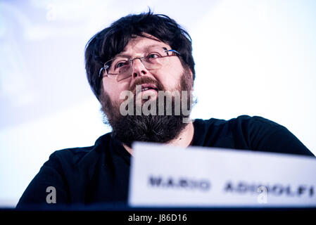 Savigliano, Italien, 27. Mai 2017.  Die italienische Politik und Journalist Mario Adinolfi spricht in Savigliano bei Kino Aurora Credit: Alberto Gandolfo/Alamy Live News Stockfoto