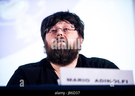 Savigliano, Italien, 27. Mai 2017.  Die italienische Politik und Journalist Mario Adinolfi spricht in Savigliano bei Kino Aurora Credit: Alberto Gandolfo/Alamy Live News Stockfoto