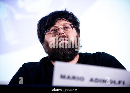 Savigliano, Italien, 27. Mai 2017.  Die italienische Politik und Journalist Mario Adinolfi spricht in Savigliano bei Kino Aurora Credit: Alberto Gandolfo/Alamy Live News Stockfoto