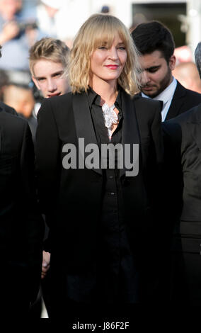 Cannes, Frankreich. 27. Mai 2017. Uma Thurman kommt für die Premiere des Films "Basiert auf eine wahre Geschichte" während der 70. Annual Cannes Film Festival im Palais des Festivals in Cannes, Frankreich, am 27. Mai 2017. -KEIN Draht-SERVICE - Foto: Hubert Boesl/Dpa/Alamy Live News Stockfoto