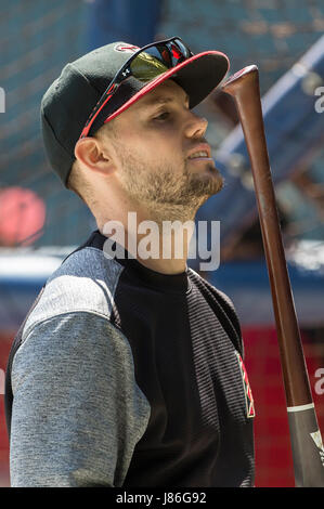 Milwaukee, USA. 27. Mai 2017. Arizona-Diamantmarkierungen Shortstop Chris Owings #16 nimmt mit der Wimper Praxis vor der Major League Baseball Spiel zwischen den Milwaukee Brewers und die Arizona Diamondbacks im Miller Park in Milwaukee, Wisconsin. John Fisher/CSM/Alamy Live-Nachrichten Stockfoto