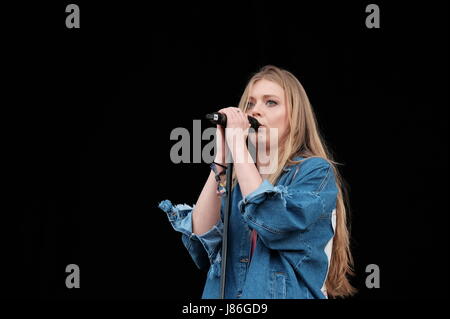 Hampshire, UK. 27. Mai 2017. Gemeinsamen Menschen Tag 1 - britische Sängerin Rebecca Claire "Becky" Hill erklingt in gemeinsamen Menschen Southampton, 27. Mai 2017, Hampshire, UK Credit: DFP Photographic/Alamy Live News Stockfoto