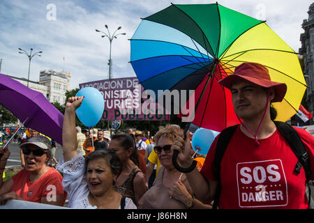 Madrid, Spanien. 27. Mai 2017. Menschen protestieren gegen die Regierung während der Märsche os würde anspruchsvolle Lösungen für soziale Probleme in Madrid, Spanien. Bildnachweis: Marcos del Mazo/Alamy Live-Nachrichten Stockfoto