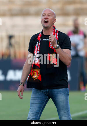 Budapest, Ungarn. 27. Mai 2017. Trainer Marco Rossi von Budapest Honved beauftragt, dass sein Team während der ungarische OTP Bank Liga zwischen Budapest Honved und Videoton FC Bozsik Stadium am 27. Mai 2017 in Budapest, Ungarn übereinstimmen. Bildnachweis: Laszlo Szirtesi/Alamy Live-Nachrichten Stockfoto