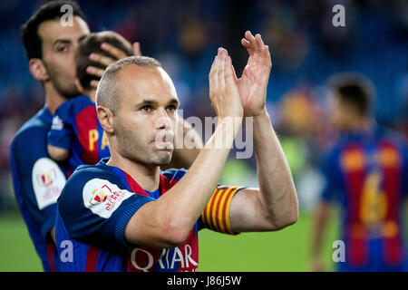 Madrid, Spanien. 27. Mai 2017. Andres Iniesta (FC Barcelona) feiert den Sieg seines Teams während des Fußballspiels der Final des spanischen Königs Cup zwischen dem FC Barcelona und Deportivo Alaves in der Nähe von Calderon Stadion am 27. Mai 2017 in Madrid, Spanien. Bildnachweis: David Gato/Alamy Live-Nachrichten Stockfoto