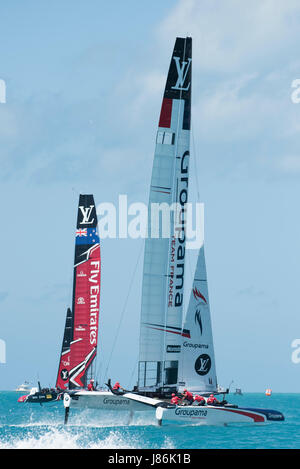 Bermuda. 27 Mai, 2017. Emirates Team New Zealand Matches gegen Groupama Team Frankreich für Rennen 3 am ersten Tag des 35. America's Cup Challenger Serie. Bermuda. 27/05/2017 Credit: Chris Cameron/Alamy leben Nachrichten Stockfoto