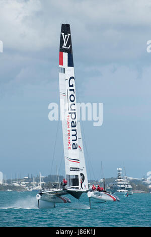 Bermuda. 27 Mai, 2017. Groupama Team Frankreich Matches gegen Emirates Team New Zealand für Rennen 3 am ersten Tag des 35. America's Cup Challenger Serie. Bermuda. 27/05/2017 Credit: Chris Cameron/Alamy leben Nachrichten Stockfoto