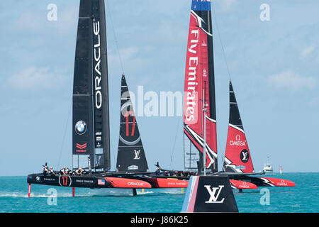 Bermuda. 27 Mai, 2017. Emirates Team New Zealand Matches gegen Oracle Team USA im fünften Rennen des 35. America's Cup Challenger Serie. Bermuda. 27/05/2017 Credit: Chris Cameron/Alamy leben Nachrichten Stockfoto