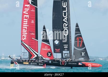 Bermuda. 27 Mai, 2017. Emirates Team New Zealand Matches gegen Oracle Team USA im fünften Rennen des 35. America's Cup Challenger Serie. Bermuda. 27/05/2017 Credit: Chris Cameron/Alamy leben Nachrichten Stockfoto