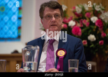 Maidenhead, UK. 27. Mai 2017. Gerard Batten, UKIP Kandidat für den Wahlkreis Maidenhead beantwortet eine Frage bei einer Veranstaltung von Versammlungen für den bevorstehenden Parlamentswahlen in der High Street Methodist Church. Bildnachweis: Mark Kerrison/Alamy Live-Nachrichten Stockfoto