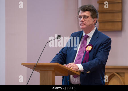 Maidenhead, UK. 27. Mai 2017. Gerard Batten, der UKIP-Kandidat für den Wahlkreis Maidenhead spricht bei einer Veranstaltung von Versammlungen für den bevorstehenden Parlamentswahlen in der High Street Methodist Church. Bildnachweis: Mark Kerrison/Alamy Live-Nachrichten Stockfoto