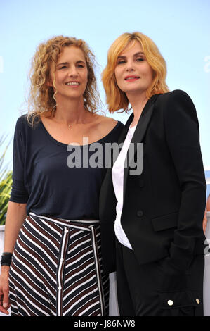 70 Cannes Filmfestival 2017, Photocall film 'D'Apres Une Histoire Vrai'. Im Bild: Emmanuelle Seigner, Delphine De Vigan Stockfoto