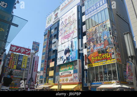 Werbung und Verkaufsförderung im Bezirk Akihabara in Tokio Japan Stockfoto