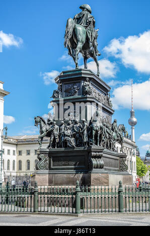 Das Reiterstandbild Friedrichs des Großen ist ein outdoor Skulptur in Bronze gegossen, am östlichen Ende von Unter den Linden in Berlin. Stockfoto