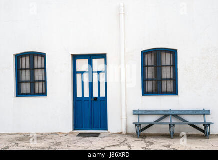 Almeria, Spanien - Mai 21: Häuser im Dorf Almadraba des Monteleva, in der Nähe der Ausbeutung von Salz in den natürlichen Park Cabo de Gata, Almeri Stockfoto