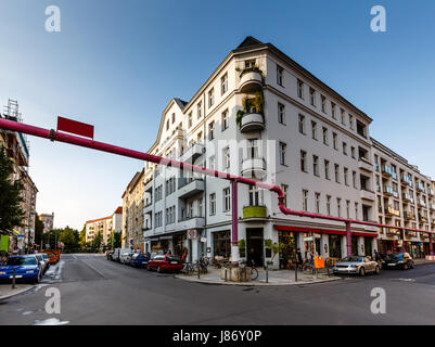 Straße und Kreuzung im Zentrum von Berlin, Deutschland Stockfoto