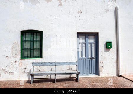 Almeria, Spanien - Mai 21: Häuser im Dorf Almadraba des Monteleva, in der Nähe der Ausbeutung von Salz in den natürlichen Park Cabo de Gata, Almeri Stockfoto