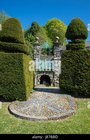 Plas Brondanw Gärten in der Nähe von Garreg, Nordwales. Ein schöner Garten von Clough Williams-Ellis erstellt. Stockfoto