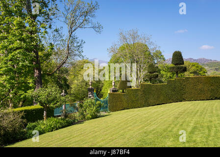 Plas Brondanw Gärten in der Nähe von Garreg, Nordwales. Ein schöner Garten von Clough Williams-Ellis erstellt. Stockfoto