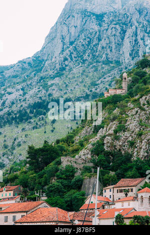 Kirche Gospa od Zdravlja von Kotor an der Wand, Montenegro, Bucht von Kotor, dem Balkan, das Adriatische Meer. Stockfoto