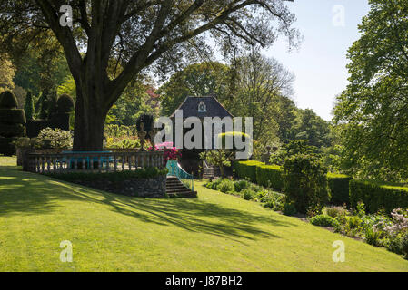 Plas Brondanw Gärten in der Nähe von Garreg, Nordwales. Ein schöner Garten von Clough Williams-Ellis erstellt. Stockfoto