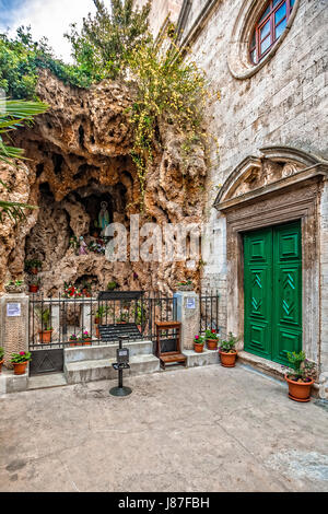 Kroatien-Dalmatien-Sibenik - Gorica-Grotte der Muttergottes von Lourdes Stockfoto