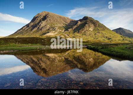 Ein Farbbild im Abendlicht am Lagangarbh in Glencoe genommen an einem Sommerabend Stockfoto