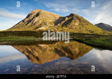 Ein Farbbild im Abendlicht am Lagangarbh in Glencoe genommen an einem Sommerabend Stockfoto