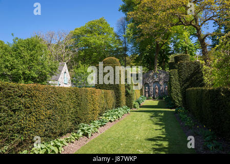 Plas Brondanw Gärten in der Nähe von Garreg, Nordwales. Ein schöner Garten von Clough Williams-Ellis erstellt. Stockfoto