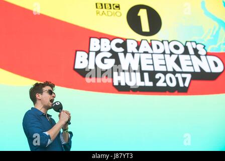 Radio einer DJ Greg James bei BBC Radio 1's Big Weekend bei Burton Constable Hall, Burton Constable, Skirlaugh im Rumpf. Stockfoto